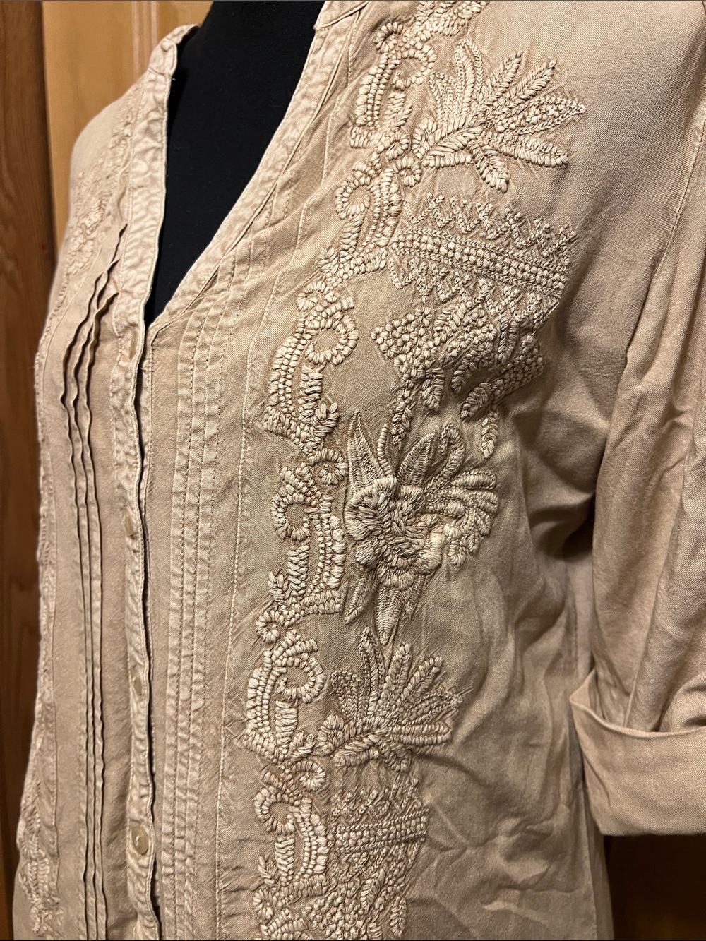 SOLITAIRE Embroidered Button Up - Picture 5 of 8